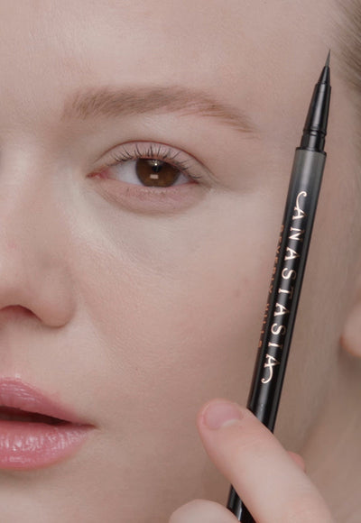 How To Use: MicroStroke Brow Pen in Caramel